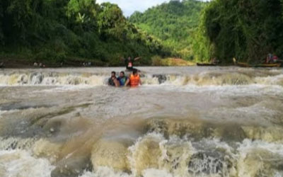 নিষেধাজ্ঞা অমান্য, ৫ পর্যটকের জরিমানা