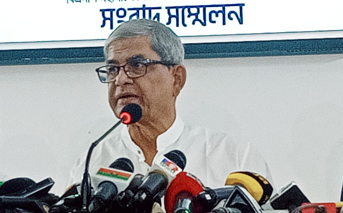 ’এক শ্রেণি গাড়িতে চড়ে,অন্য শ্রেণি না খেয়ে মরে’