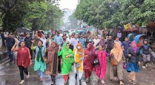 বৃষ্টিতে ভিজে রাজধানীতে পিকেটিং রিজভীর  
