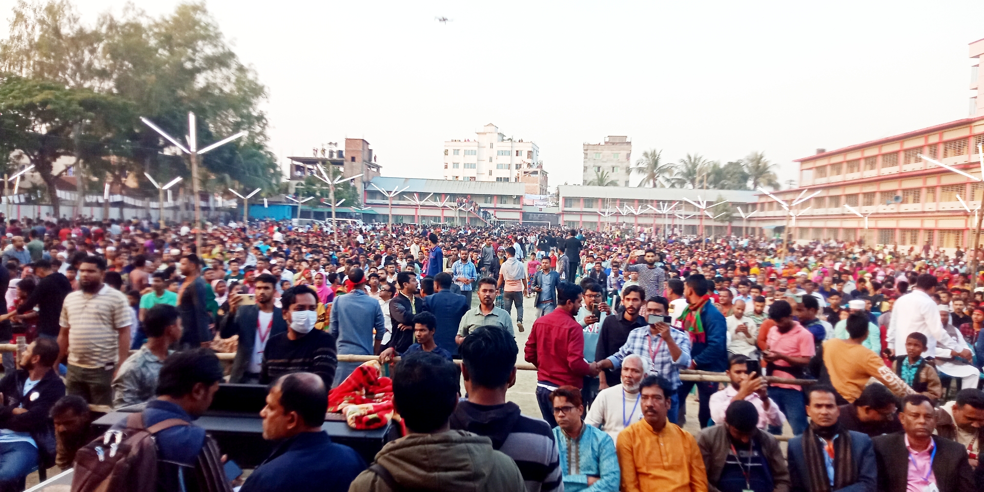 স্বতন্ত্র প্রার্থীর উঠান বৈঠকে মানুষের ঢল