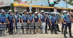 ভোটকেন্দ্র কড়া নিরাপত্তা,বাইরে নৌকা সমর্থক