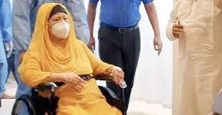 ভোট পর্যবেক্ষণ করছেন খালেদা জিয়া