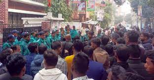 কাদের-চুন্নুর অপসারণ দাবিতে অফিস ঘেরাও