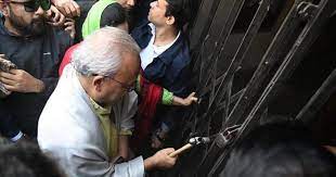 তালা ভেঙে কার্যালয়ে বিএনপির নেতাকর্মীরা