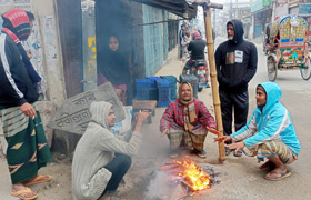 মেহেরপুরে কুয়াশা-কনকনে শীতে বিপর্যস্ত মানুষ