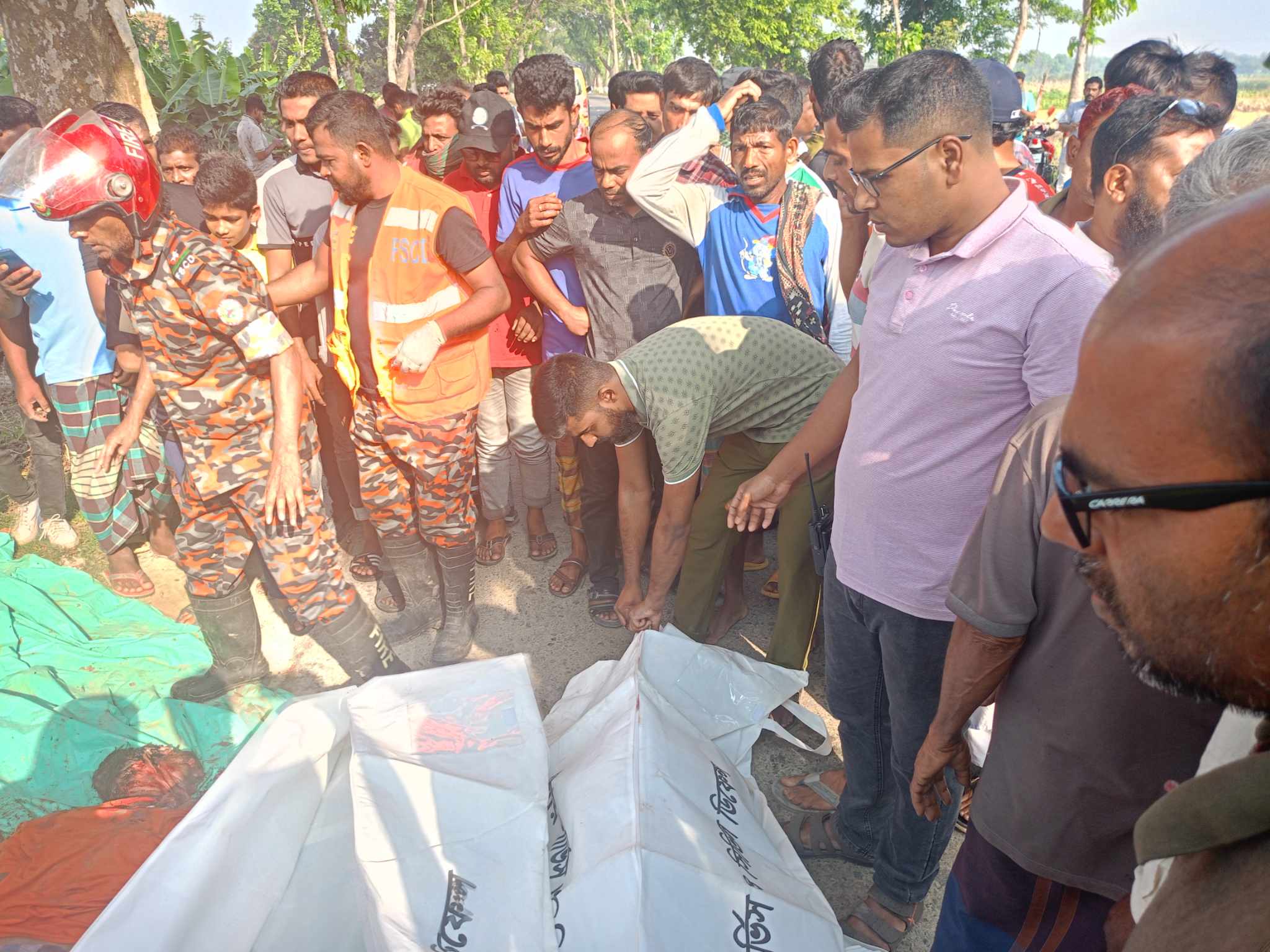 মেহেরপুরে ট্রাক চাপায় দুইজন নিহত