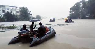 খাবারের চেয়ে জীবিত উদ্ধার জরুরি’