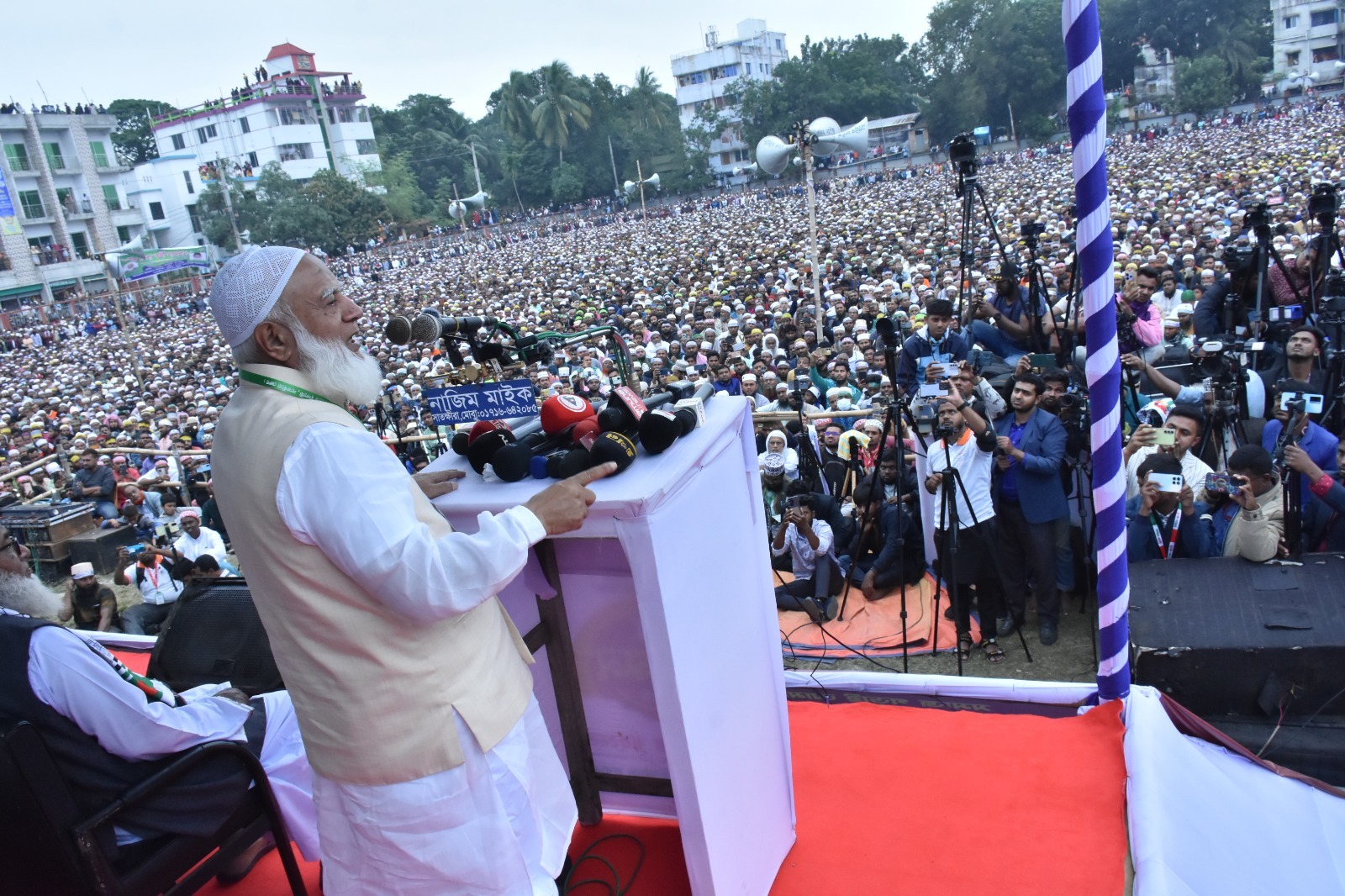 দেশের আাকাশে কালো শকুন:জামায়াত