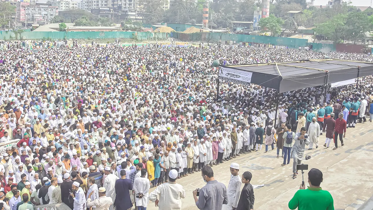 আবদুল্লাহ আল নোমানের জানাজায় মানুষের ঢল