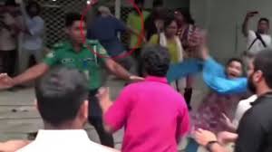 নারী শিক্ষার্থীকে লাথি, যা বলছে ছাত্রশিবির