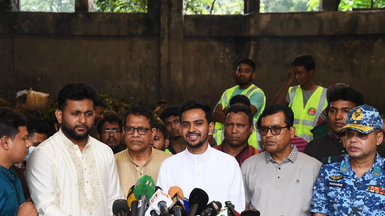 ১২ ঘণ্টার কম সময়ে পরিষ্কার ঢাকা:আসিফ
