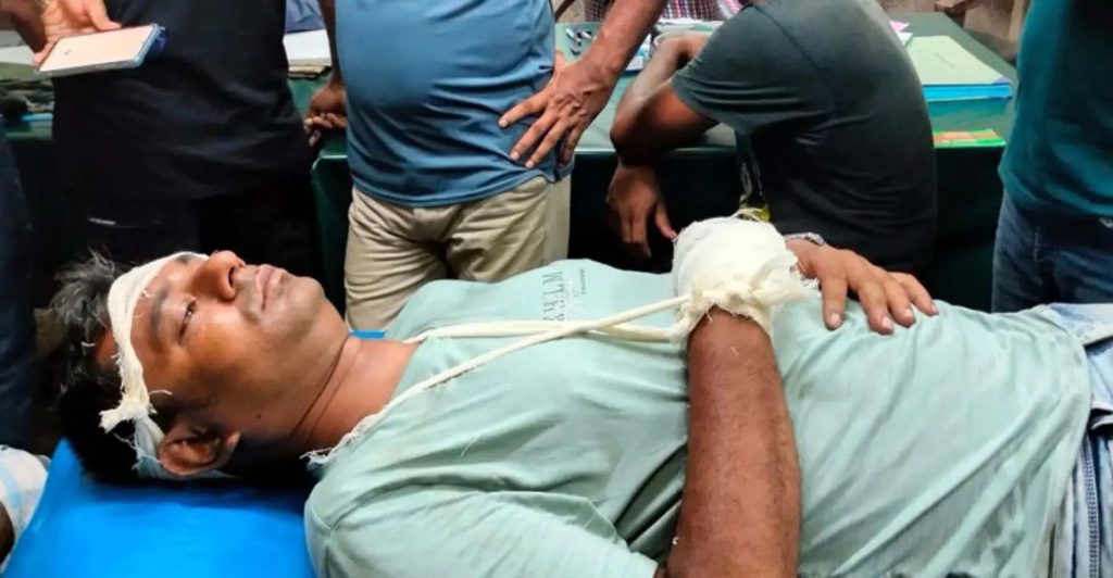 বরিশালে সংবাদ সংগ্রহে গিয়ে সন্ত্রাসী হামলার শিকার