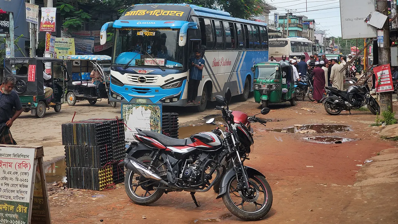 স্বস্তি ফিরেছে খাগড়াছড়িতে, যান চলাচল শুরু