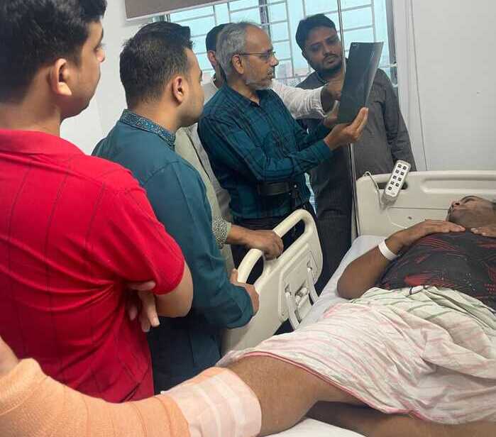 আহতদের দেখতে হাসপাতালে বিএনপির স্বাস্থ্য সম্পাদক