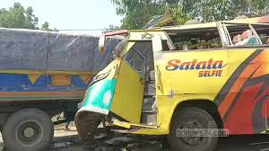 রাজবাড়ীতে ট্রাকের ধাক্কায় নিহত -১ আহত - ৯