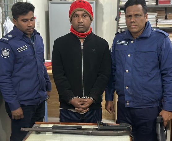 শেরপুরে যৌথ বাহিনীর অভিযানে অস্ত্রসহ সন্ত্রাসী আটক