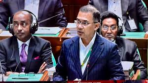 গণতন্ত্রের যাত্রা শুরু হলো: সংসদে প্রধানমন্ত্রী