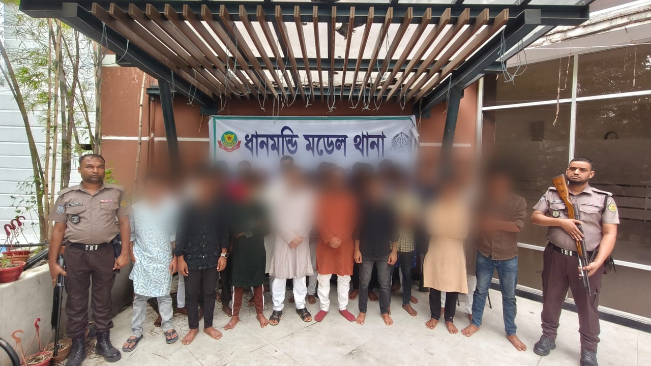 মিছিলের চেষ্টা, আ" লীগের ৩২ নেতাকর্মী আটক