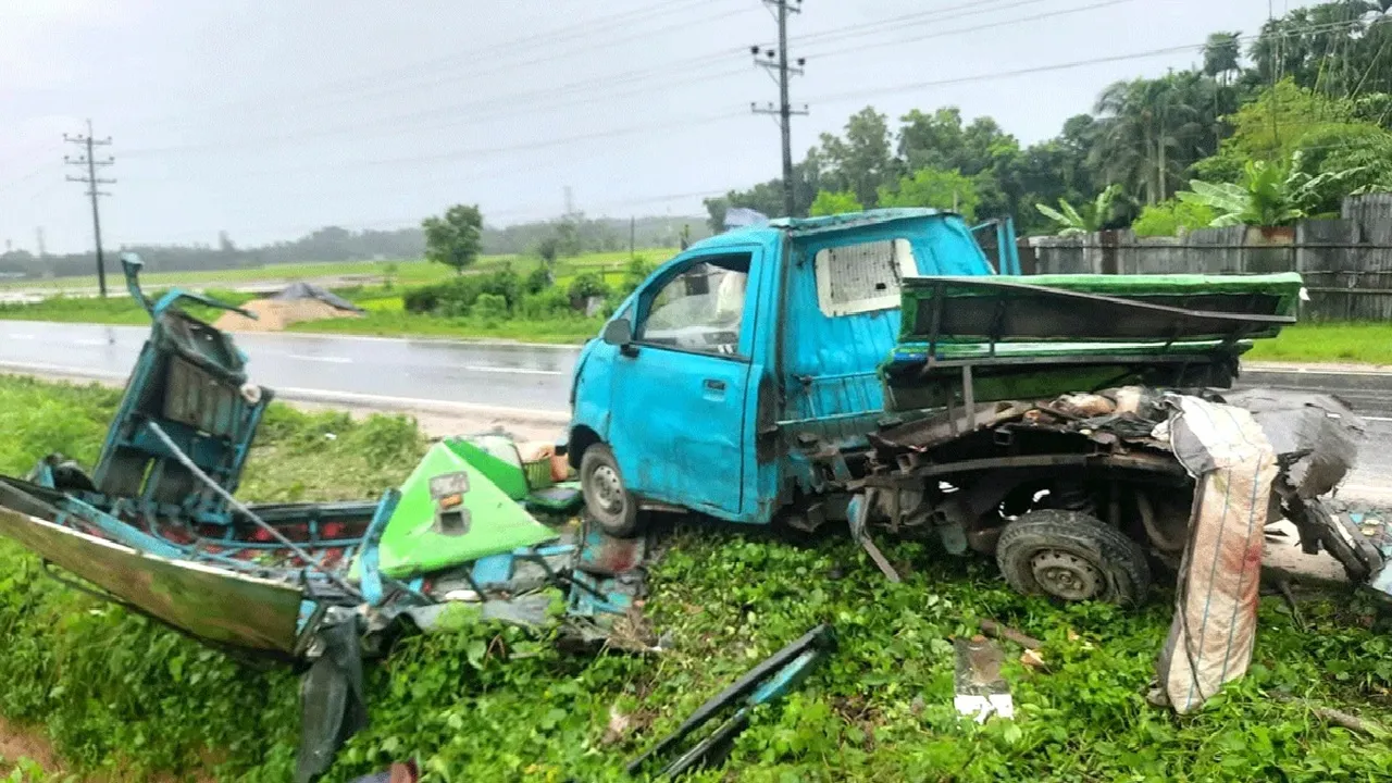 চকরিয়ায় বাস-লেগুনা সংঘর্ষে নিহত ৪, আহত ৫
