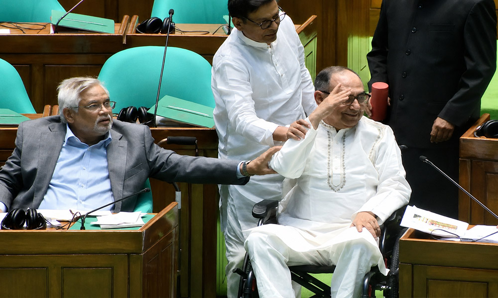সংসদে মির্জা আব্বাস, অভিনন্দন জানালেন স্পিকার