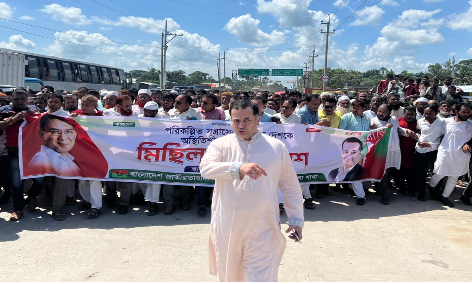 জনগনের পাশে থাকতেই ভালবাসেন ইয়াসের খান
